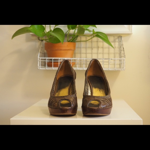 Olive Green Leather Pumps - Picture 3 of 4